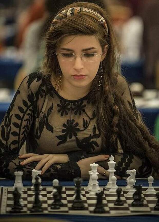 Иранская шахматистка.
