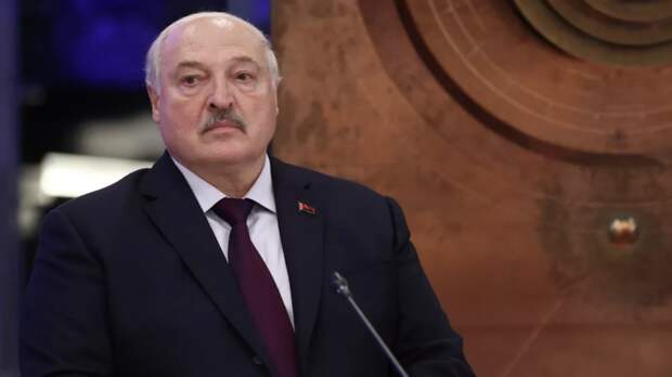 Лукашенко призвал руководителей хозяйств подавать пример пьющим работникам