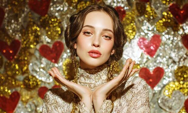 Новогодние гадания 2026 на любовь и достаток: 5 способов заглянуть в будущее