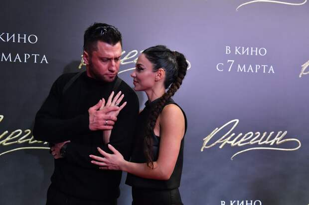 Жена новосибирского актёра Прилучного ответила на колкости его бывшей