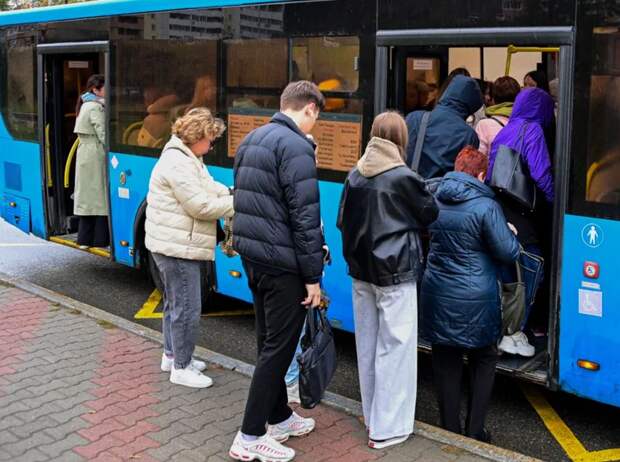 «Вот вырастет твоя дочь и на голову тебе сядет!» — на весь автобус разглагольствовала бабка