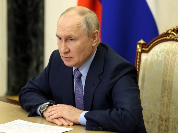 Путин бился за бензин, а Медведев с «новоиспечённым кретином»