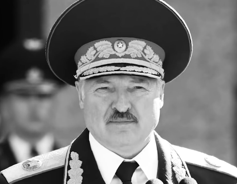 Александр Лукашенко в мундире войск Белоруссии. 