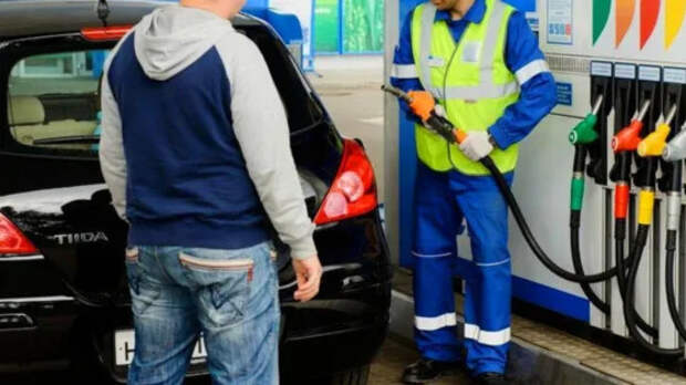 Почему водителям стало невыгодно заправляться на АЗС с постоплатой