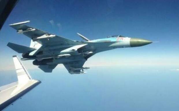 Русский МиГ-31 «подрезал» в воздухе норвежский F-16
