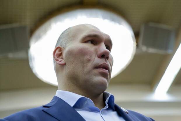 Валуев оценил, как повлияет на бокс уход провалившей гендерный тест Хелиф