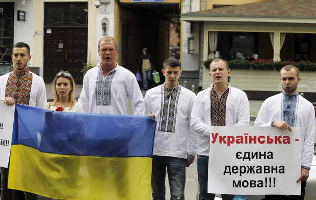Украина ведет войну не только на поле боя, но и в языковой сфере. Об...