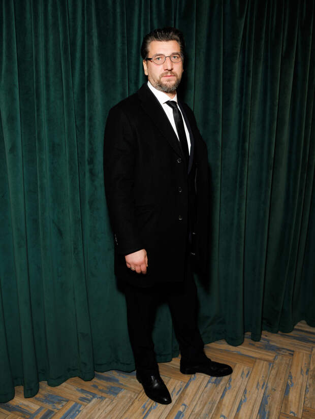 Изгои: Амалия Мордвинова, Александр Устюгов и Евгения Ахременко Изгои: Амалия Мордвинова, Александр Устюгов и Евгения Ахременко