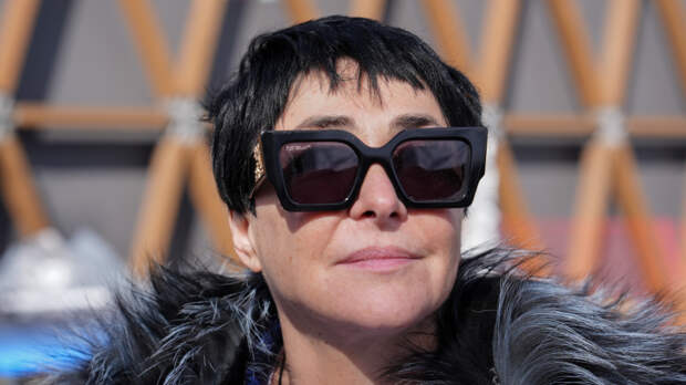 «Мне так себя жалко»: Лолита рассказала о своей борьбе с паническими атаками