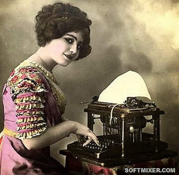 woman-typist-at-typewriter
