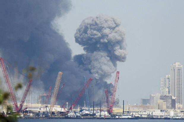 Al Jazeera: в Катаре восемь человек ранены при падении обломков иранских ракет