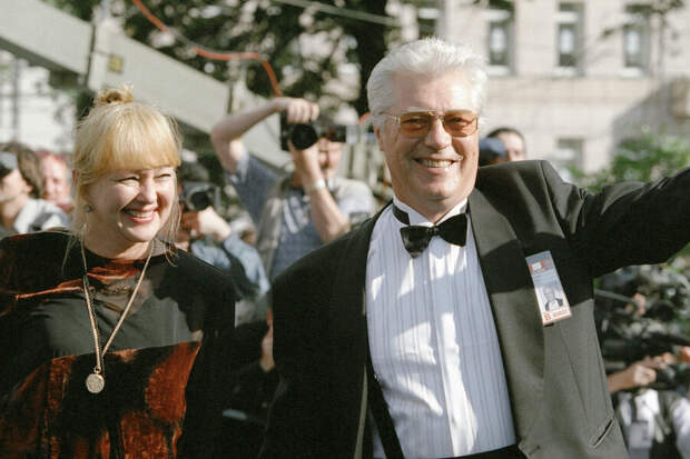 Две семьи Жарикова: роковой звонок, разбивший сердце Гвоздиковой