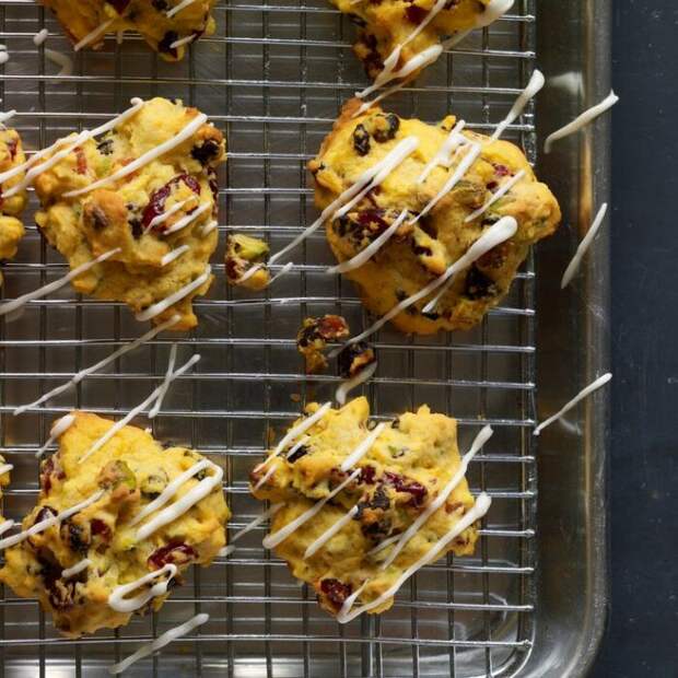 Груши с рисом и сухофруктами. \ Фото: pinterest.com.