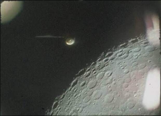 Доказательство Того, Что Мы Не Одиноки: 3 Официальных Изображения НАСА НЛО И Баз На Луне