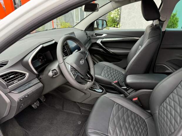 Продажи автомобилей LADA показали падение ниже рынка за январь–февраль