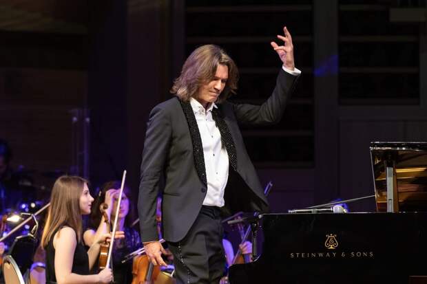 Дмитрий Маликов откроет премию BRAVO в Большом театре