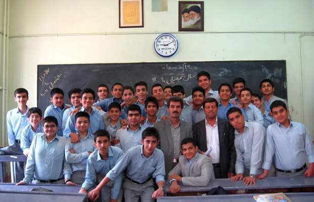 Иран переводит с 21 апреля все школы на дистанционное обучение