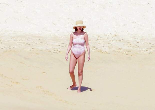 Внешность Селены Гомес в купальнике на фото папарацци вызвала споры в сети