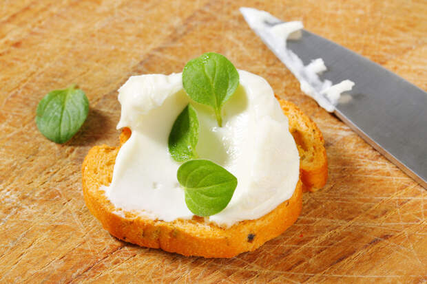 Шеф-повар Мещеряков: простая новогодняя намазка на хлеб содержит минтай и укроп