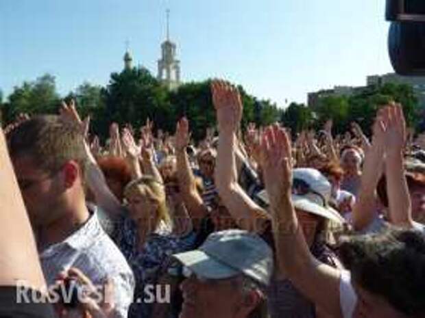 Женщины Славянска проклинают украинскую власть и армию и собираются стать живым щитом и закрыть город от артобстрела (видео)  | Русская весна