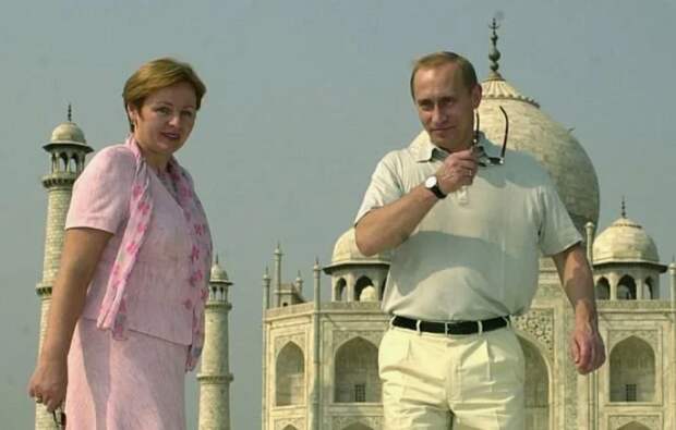 А вы не задумывались, почему наш Гарант официально не женится? Есть несколько версий