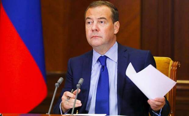 Преемник № 1 не сдается: Медведев пошел в контрнаступление