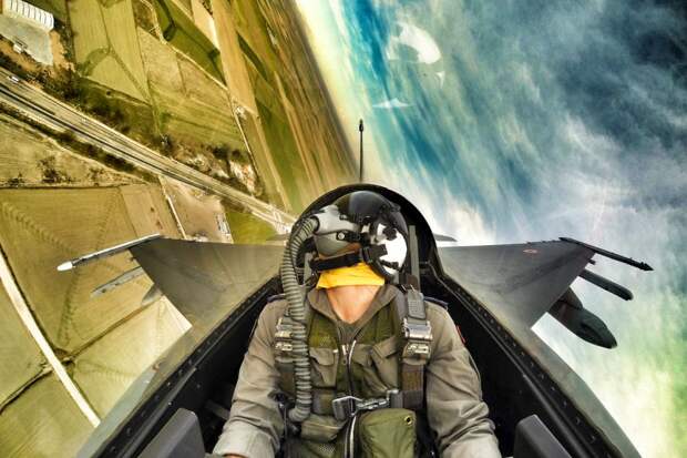 Два истребителя F-15 столкнулись во время селфи