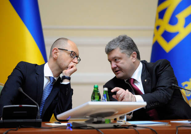 Петр Порошенко (справа) и Арсений Яценюк делают ставку на перезагрузку парламента и реформы без оглядки на рейтинг