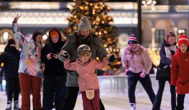 Более 11 тыс. человек посетили каток на Северном речном вокзале с открытия
