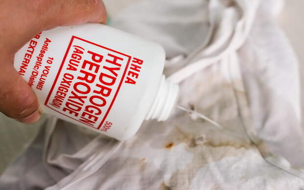 Перекись отлично подходит для отбеливания вещей. / Фото: stroiteh-msk.ru Перекись отлично подходит для отбеливания вещей. / Фото: stroiteh-msk.ru