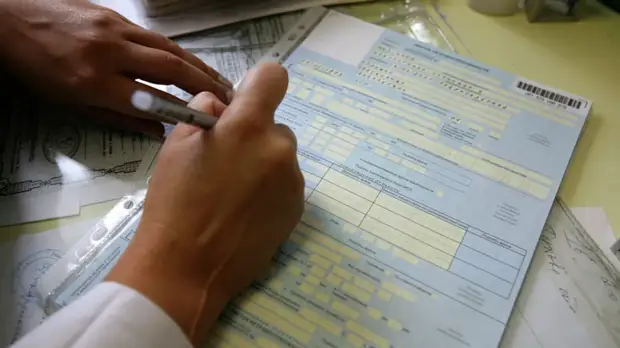 В России предложили давать больничный родителям из-за закрытия школ