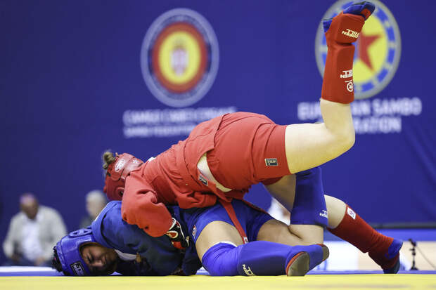 Российские самбисты завоевали 13 золотых медалей и выиграли зачет ЧЕ