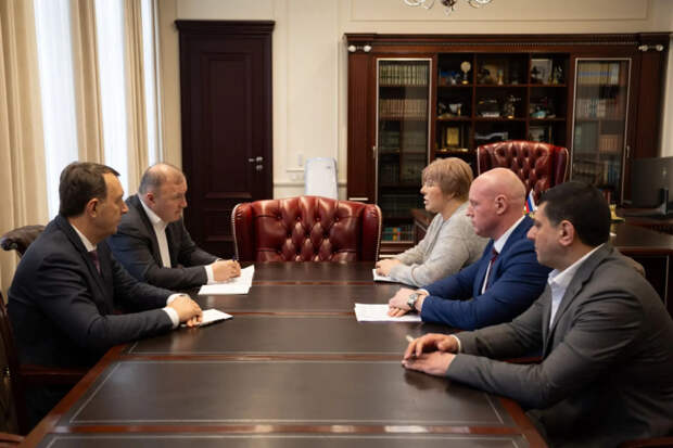 В Адыгее обсудили работу в сфере управления государственным имуществом