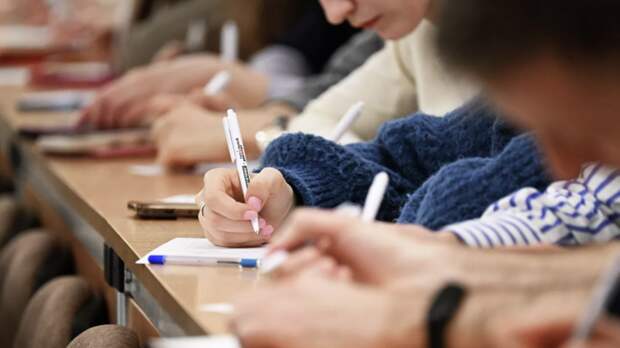 Педагог Алексеева назвала слова «вайб» и «краш» недопустимыми в работах на ЕГЭ