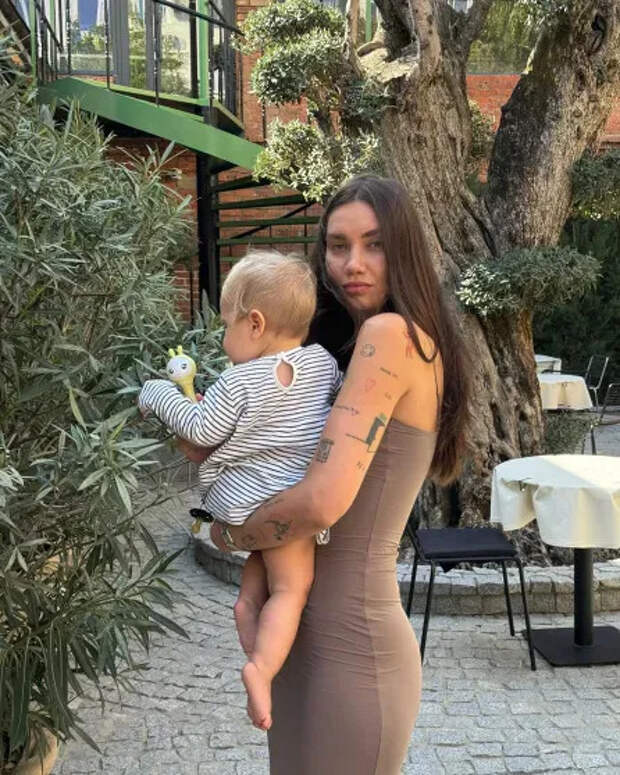 Карина Истомина с дочерью Лорой