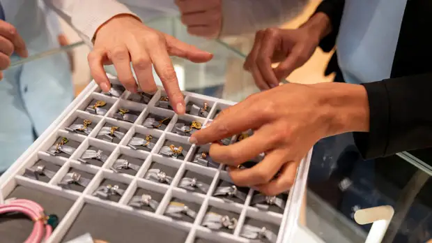 Участники рынка сообщили о росте спроса на ювелирные изделия в России в 2021 году