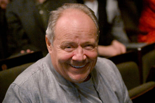 Директор Маклакова назвала маразмом слухи о катаракте актера