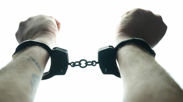 «Звоните в консульство»: юрист рассказал, что делать при аресте за рубежом