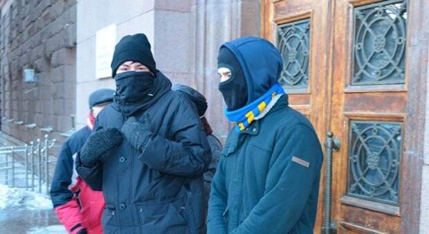 Штурм николаевской ОГА и мэрии предотвратили матери и "четверка храбрых" Штурм николаевской ОГА и мэрии предотвратили матери и "четверка храбрых"