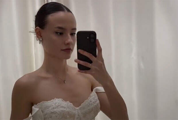 Свадебный наряд невесты с маленькой грудью всполошил россиянок