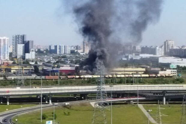 В купчино горит сейчас что санкт петербурге. Сегодняшний пожар в купчино. В купчино горит сейчас что санкт петербурге. Взрывы в купчино сейчас. Пожар на складе в купчино.