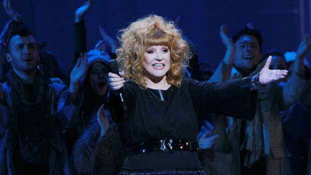 «Выглядит неадекватно»: как уехавшие звезды продолжают получать деньги от РФ