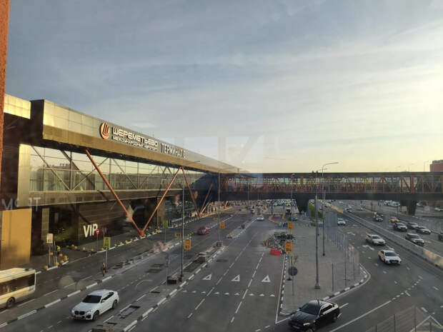 Летавшие в Новосибирск из Москвы и обратно нашли свой багаж в грязной луже