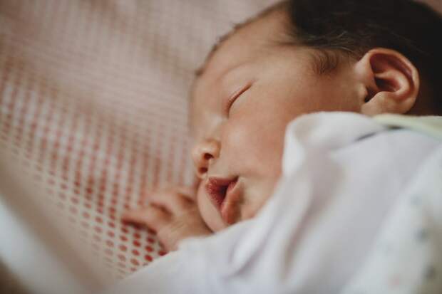 Родителей призвали не волноваться о ночном сне младенцев
