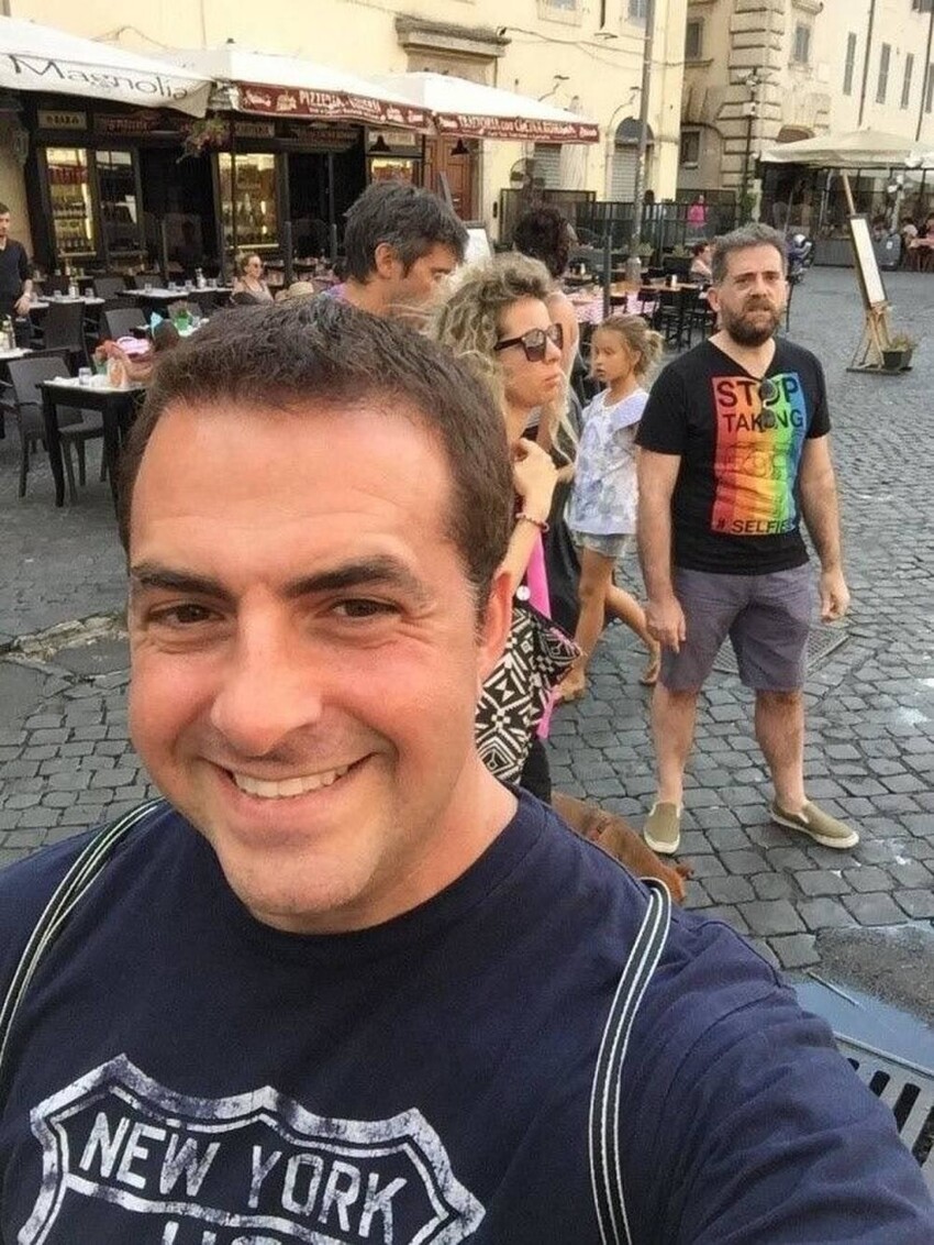 Надпись на футболке: "перестаньте делать селфи" Надпись на футболке: "перестаньте делать селфи"