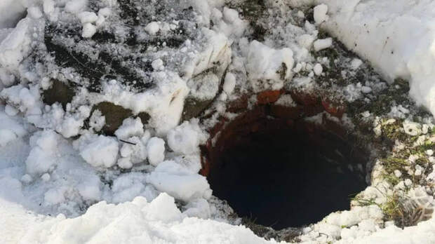 Восьмилетняя девочка упала в открытый канализационный колодец в Чувашии