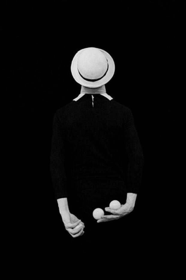 Профессиональный жонглер, 1964 год. Автор фотографии: Александр Птицын. Профессиональный жонглер, 1964 год. Автор фотографии: Александр Птицын.