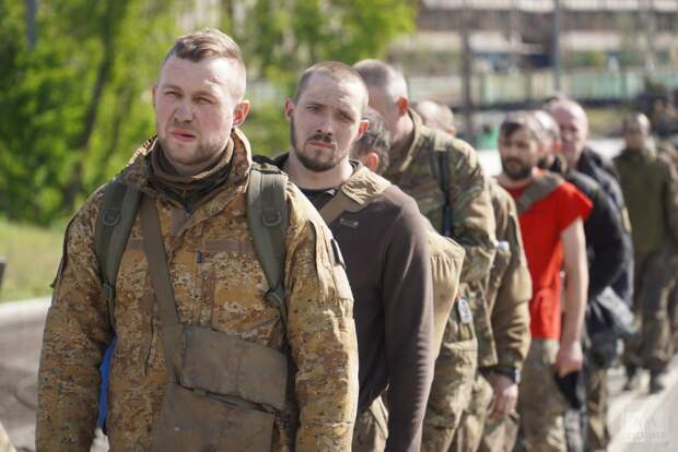 Сдача в плен с «Азовстали» полка «Азов» (запрещённая в России организация)