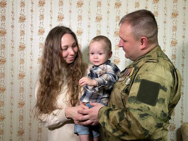 «Как здорово, я дома!»: боец из Челнов провел отпуск с семьей перед новым выездом