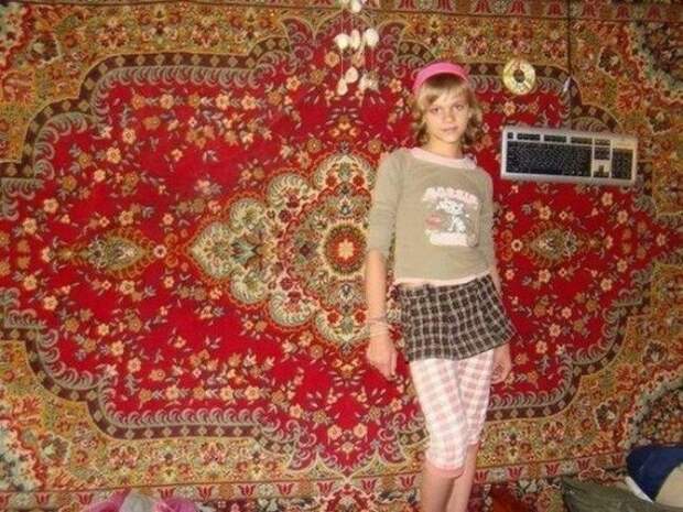 Домашние принцессы на фоне ковров, которые могут соблазнить любого мужчину